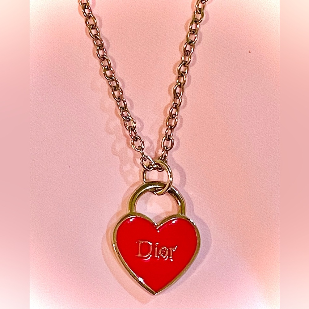 ❤️🔥 6 PIECE SET: Dior❤️pendant + Dior Cosmetic Bag + Dior Mirror + 3 Dior Cards - Picture 9 of 12